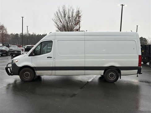 Used 2021 Mercedes-Benz Sprinter 2500 image 3