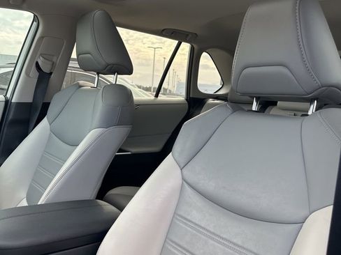 Used 2020 Toyota RAV4 XLE Premium image 10