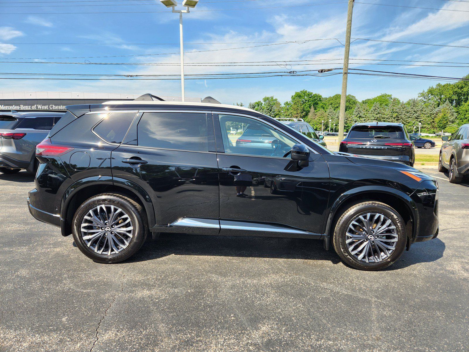Used 2025 Nissan Rogue Platinum FWD image 6