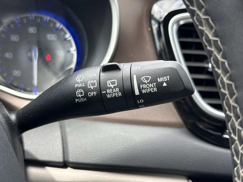 Used 2022 Chrysler Voyager LX FWD image 17