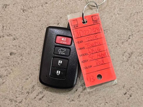 Used 2018 Toyota RAV4 SE AWD/4WD image 32