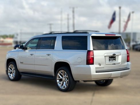 Used 2020 Chevrolet Suburban LT w/ Texas Edition Package RWD image 7