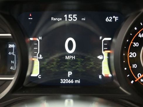 Used 2025 Jeep Wrangler Unlimited Sahara AWD/4WD image 15