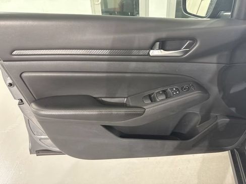 Used 2024 Nissan Altima 2.5 SV FWD image 19