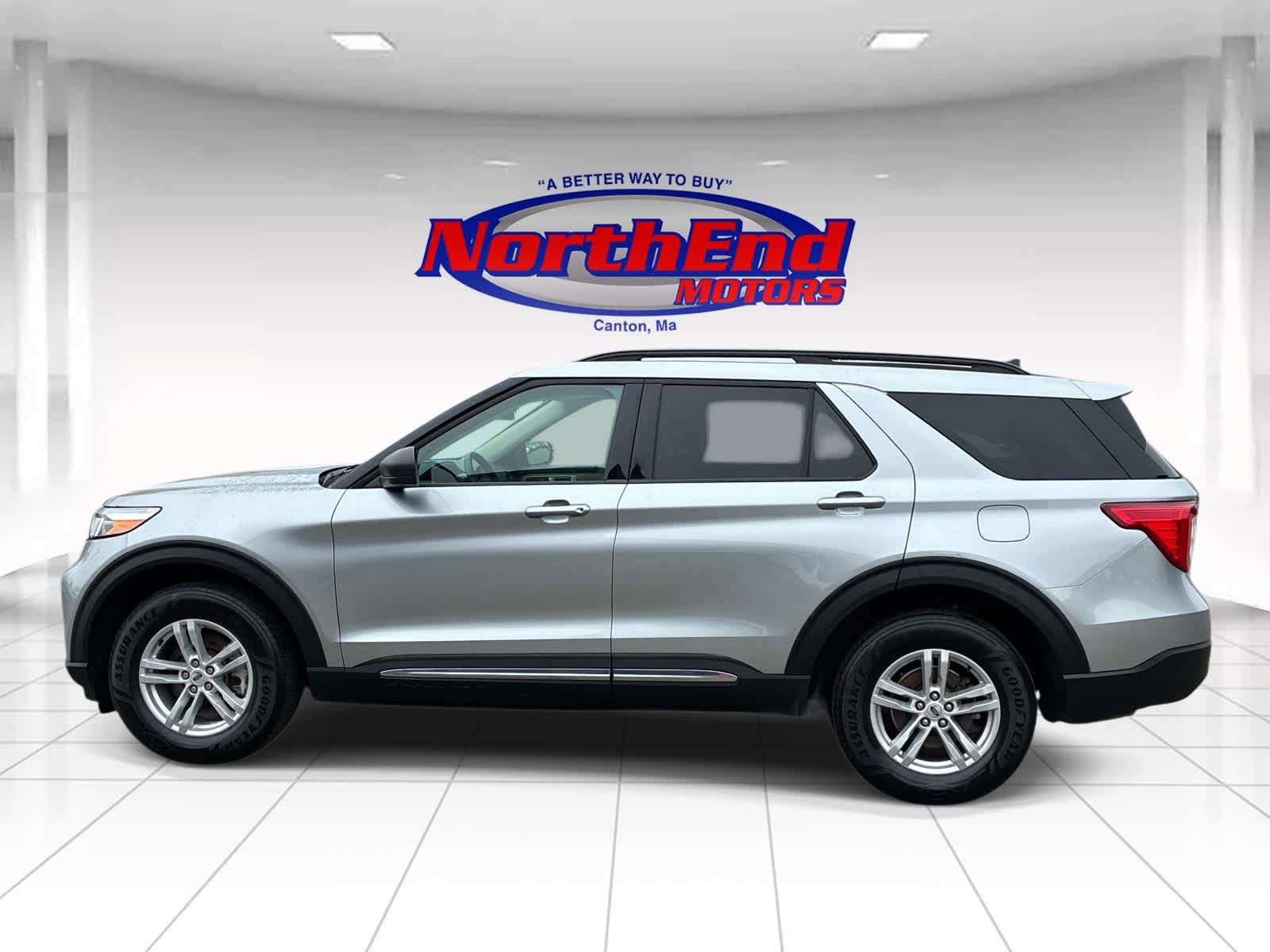 Used 2023 Ford Explorer XLT AWD/4WD image 4