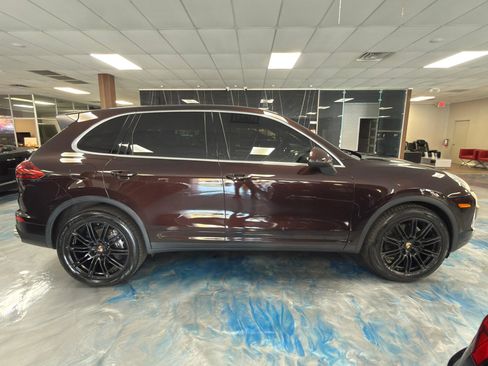 Used 2016 Porsche Cayenne image 4