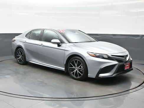 Used 2024 Toyota Camry SE FWD image 8