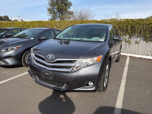 Used 2014 Toyota Venza XLE image 3
