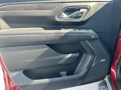 Used 2023 Chevrolet Suburban Z71 w/ Luxury Package image 9