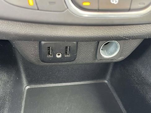 Certified 2021 Chevrolet Traverse LT image 32