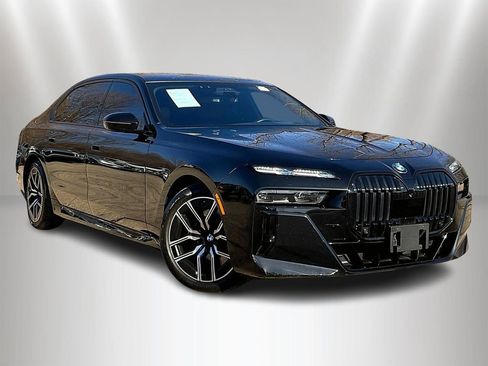 Used 2023 BMW 760i xDrive w/ Executive Package AWD/4WD image 3