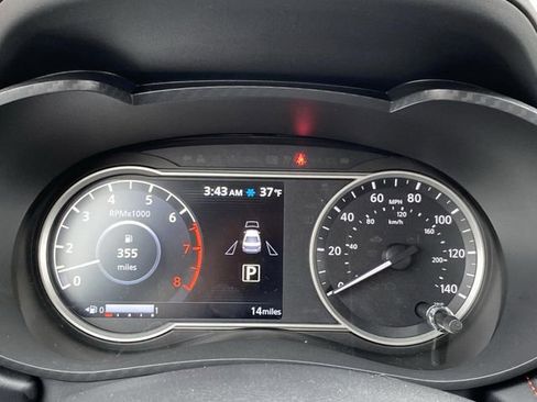 Certified 2025 Nissan Versa SR w/ Trunk Package image 16