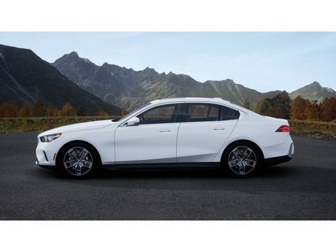 New 2027 BMW i5 eDrive40 RWD image 4