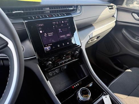 Used 2025 Jeep Grand Cherokee L Altitude image 25