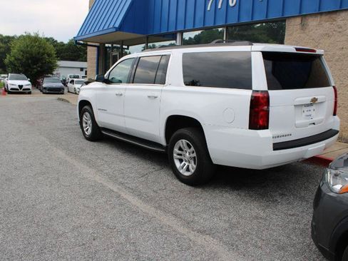 Used 2017 Chevrolet Suburban LT w/ Luxury Package RWD image 4