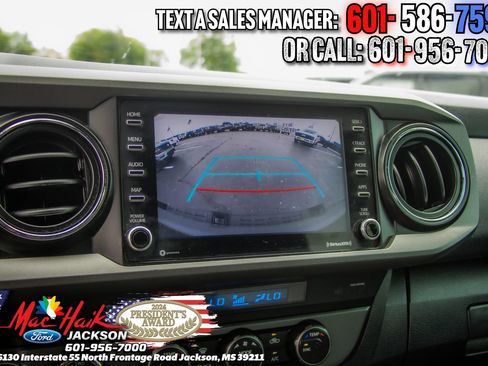 Used 2021 Toyota Tacoma TRD Off-Road w/ Technology Package AWD/4WD image 16