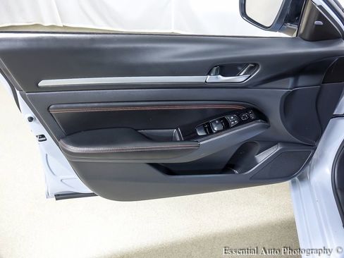 Used 2023 Nissan Altima 2.5 SR AWD/4WD image 18