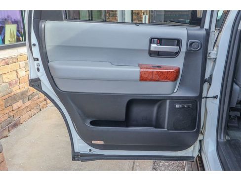 Used 2018 Toyota Sequoia Platinum image 16