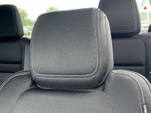 Used 2024 Nissan Frontier SV RWD image 25