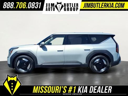 Used 2024 Kia EV9 Light Long Range RWD image 4