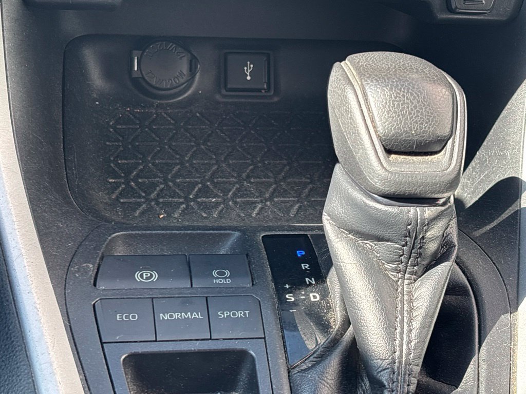 Used 2021 Toyota RAV4 XLE FWD image 14