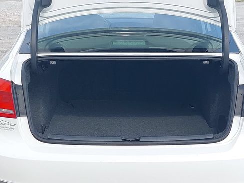 Used 2015 Volkswagen Passat TDI SEL Premium FWD image 11