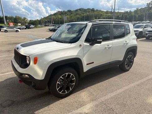 Used 2023 Jeep Renegade Trailhawk w/ Trailhawk Elite Group AWD/4WD image 3