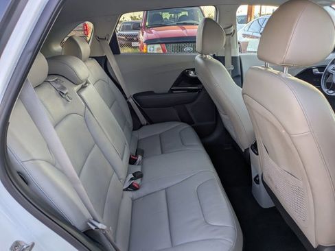 Used 2018 Kia Niro EX Premium image 19