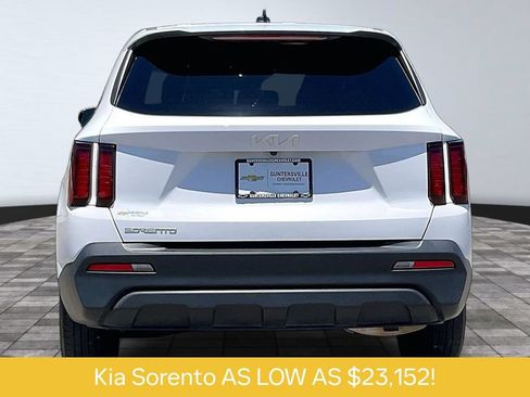 Used 2023 Kia Sorento LX FWD image 4