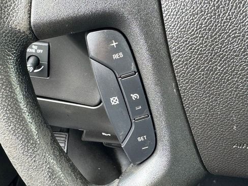 Used 2018 Chevrolet Express 3500 w/ Driver Convenience Package RWD image 16