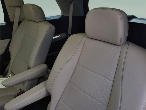 Certified 2024 Mercedes-Benz GLS 450 4MATIC image 9