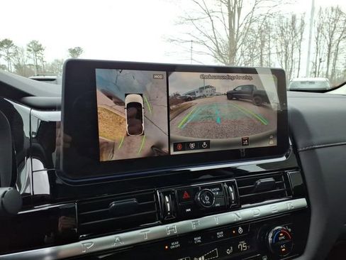 New 2026 Nissan Pathfinder SL image 15