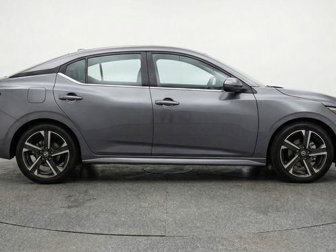 Used 2025 Nissan Sentra SV image 11