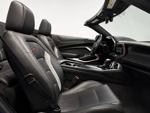 Used 2017 Chevrolet Camaro SS RWD image 26