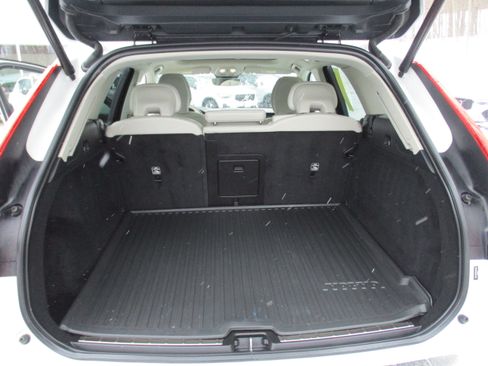 Certified 2022 Volvo XC60 B5 Momentum w/ Climate Package image 14