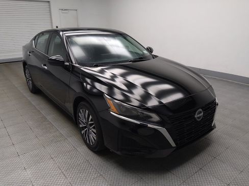 Used 2023 Nissan Altima 2.5 SV w/ SV Premium Package AWD/4WD image 13