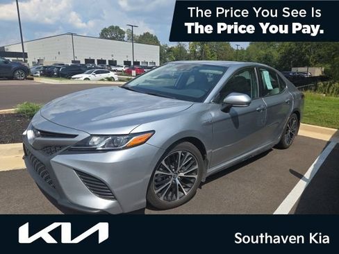 Used 2019 Toyota Camry SE FWD image 1