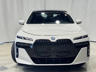 Used 2025 BMW 760i xDrive video 2