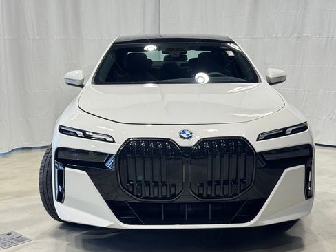 Used 2025 BMW 760i xDrive image 2