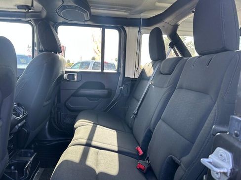 Used 2019 Jeep Wrangler Unlimited Sahara w/ Uconnect 4C Nav & Sound Group AWD/4WD image 14