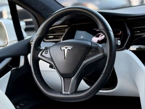 Used 2018 Tesla Model X 100D image 13