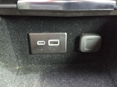 Used 2025 Cadillac XT4 Premium Luxury image 31