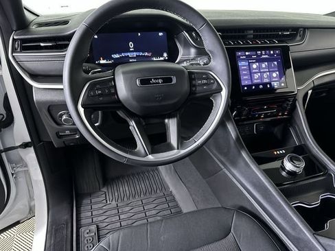 Used 2025 Jeep Grand Cherokee L Laredo RWD image 21
