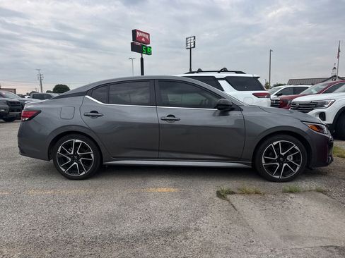 Used 2025 Nissan Sentra SR FWD image 3