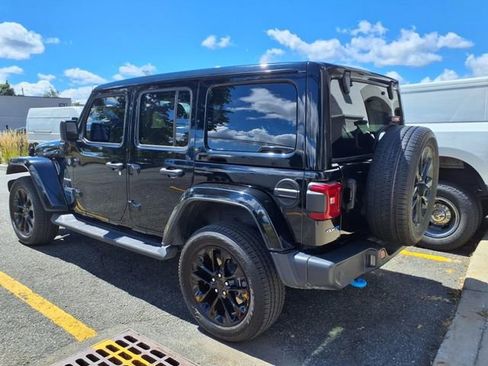 Certified 2022 Jeep Wrangler Unlimited Sahara w/ Cold Weather Group AWD/4WD image 6