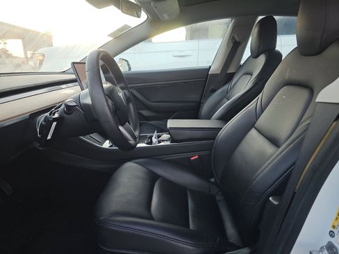 Used 2020 Tesla Model 3 Standard Range RWD image 7
