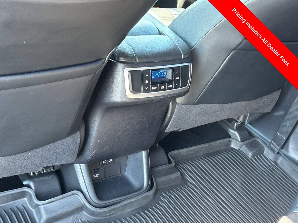 Used 2019 Toyota Highlander Limited FWD image 15