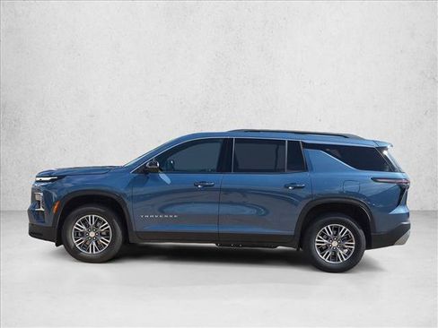Used 2025 Chevrolet Traverse LT FWD image 8
