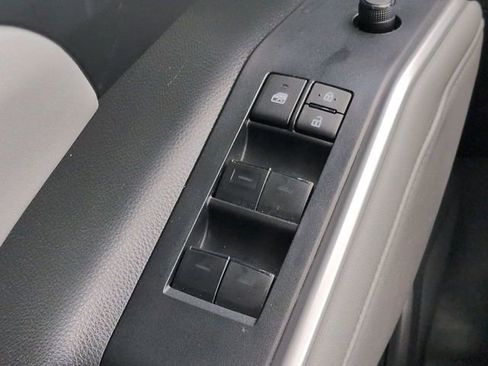 Used 2023 Toyota Highlander XLE FWD image 24
