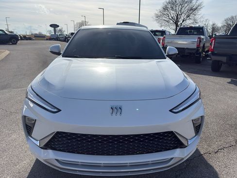 Used 2025 Buick Envista Avenir image 2